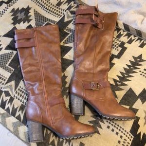 Boots with heel